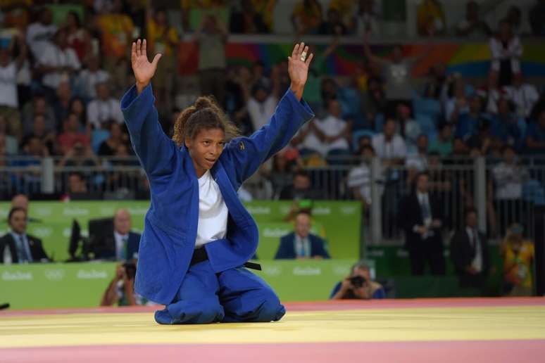Rafaela Silva superou ataques de racismo e conquistou sua medalha de ouro nos Jogos do Rio de Janeiro em 2016 