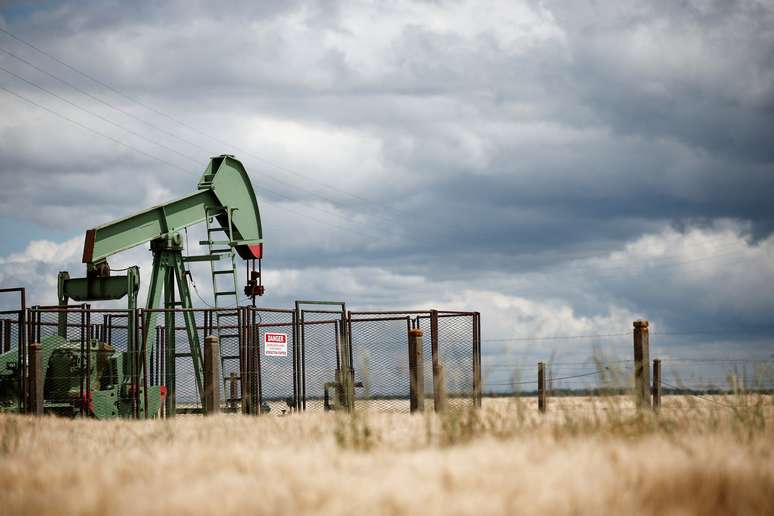 Preços do petróleo ficaram voláteis na sessão de segunda-feira
