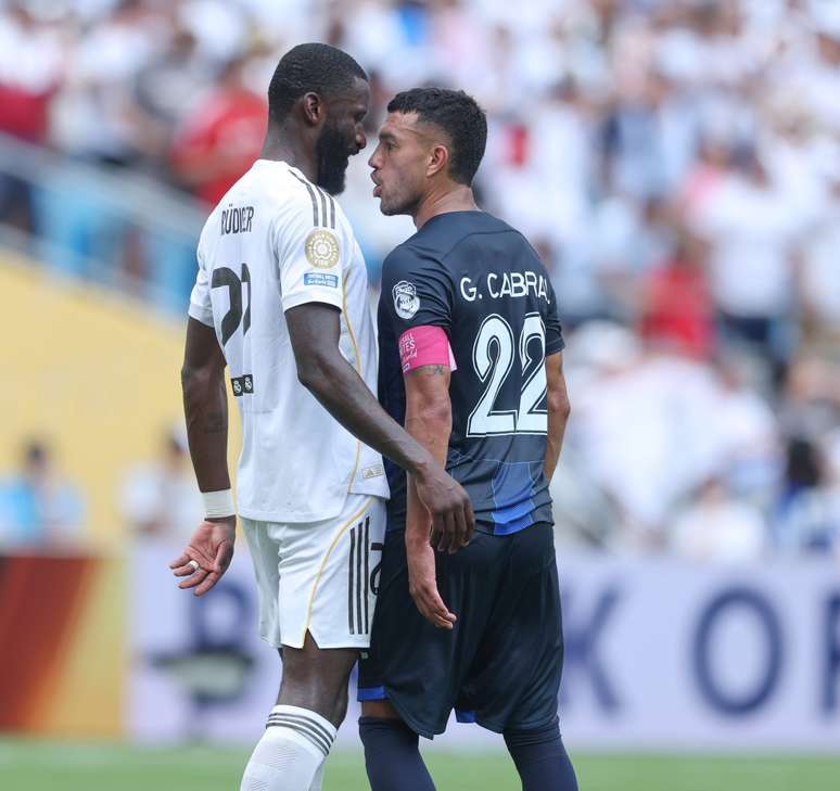 Discuss&atilde;o entre R&uuml;diger e Gustavo Cabral 