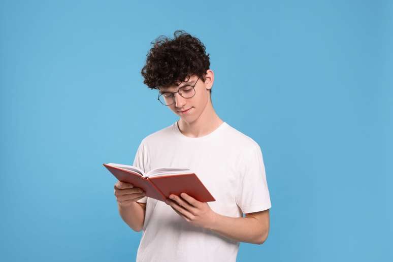 Ler obras literárias com conteúdo histórico permite ao estudante refletir sobre o passado com mais interesse