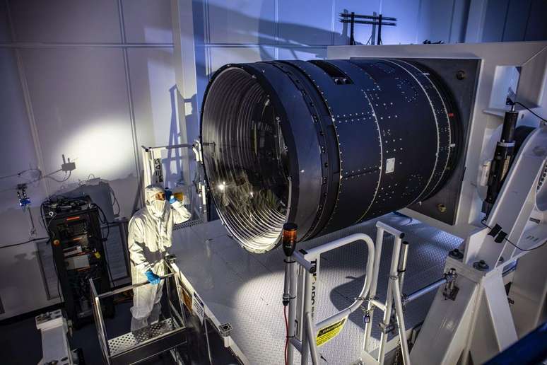 A câmera de 3.200 megapixels do observatório Vera Rubin foi criada pelo Laboratório Nacional de Aceleradores (SLAC, na sigla em inglês) do Departamento de Energia dos EUA