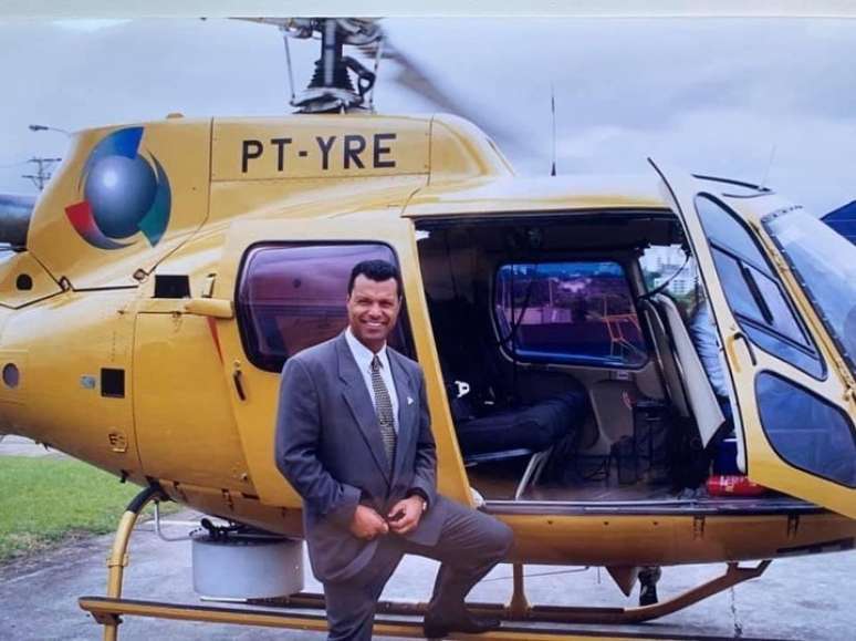 Carlos Cavalcante pose with record helicopter Carlos Cavalcante pose with record helicopter
