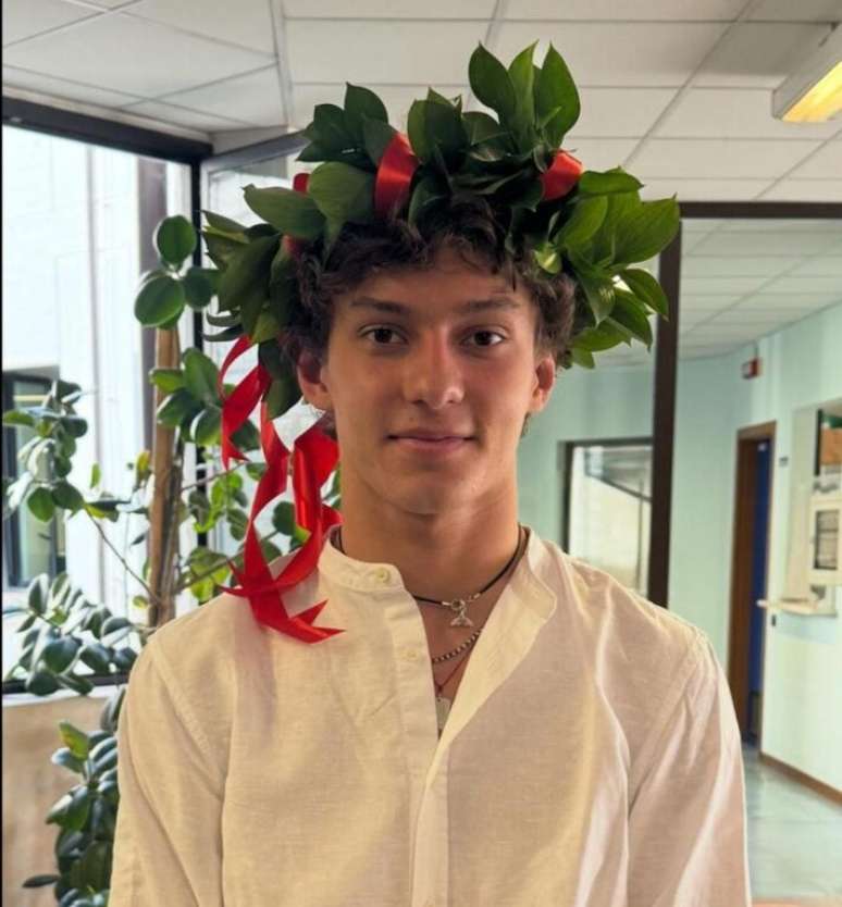 Kimi Antonelli se forma no ensino médio