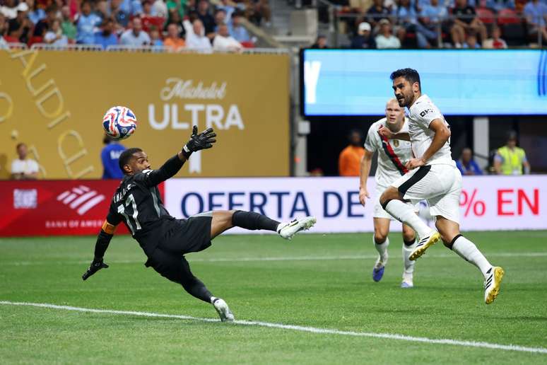 Gundogan marcou dois gols na goleada do Manchester City (Photo by Alex Grimm/Getty Images)