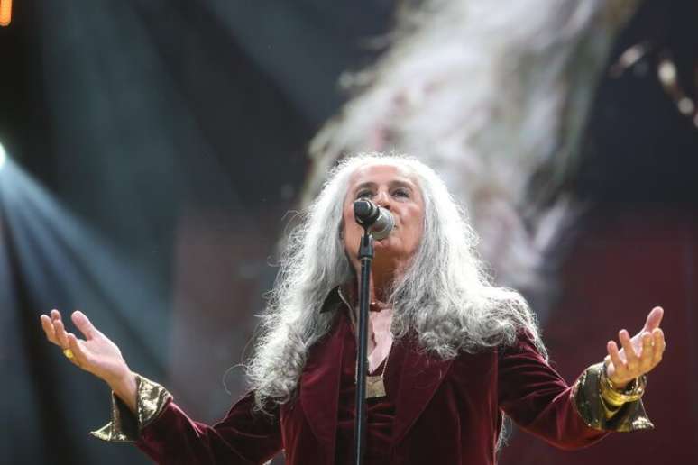 Maria Bethânia em show da turnê que fez com Caetano Veloso em São Paulo, no Allianz Parque, em dezembro de 2024