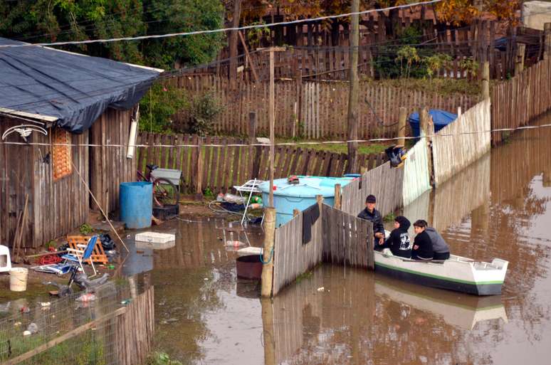 Registro de alagamentos em Porto Alegre, no Rio Grande do Sul, neste domingo, 22.