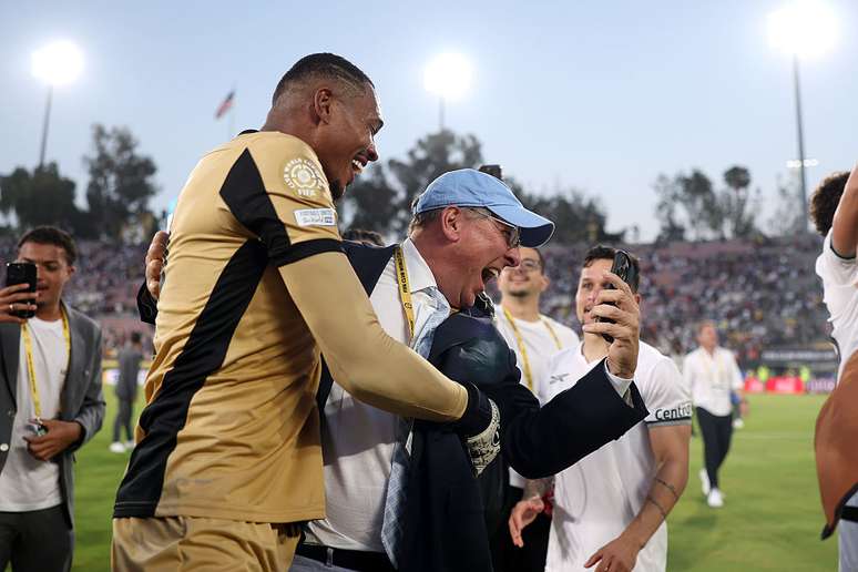 John Textor, dono da SAF do Botafogo, celebra classificação na Copa do Mundo de Clubes