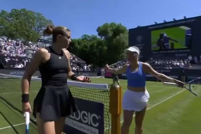 Sakkari (à esquerda) e Putintseva trocaram ofensas após o jogo