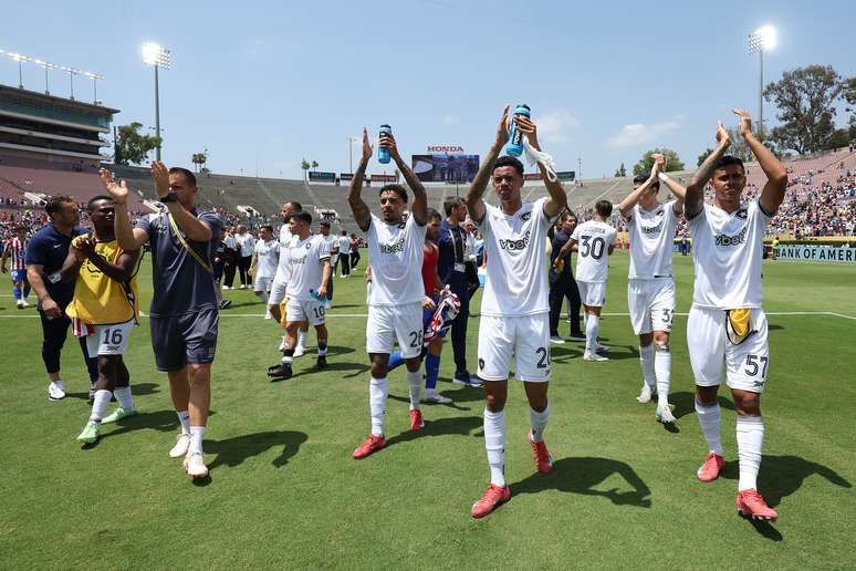 Jogadores do Botafogo comemorando a classificação para o mata-mata da Copa do Mundo de Clubes 