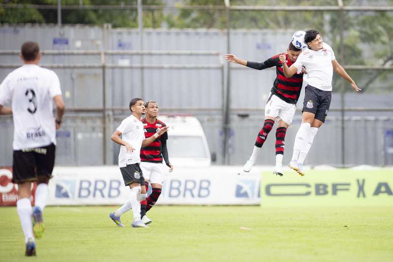 Flamengo se imp&otilde;e e vence o Santos pelo Brasileir&atilde;o Sub-20.