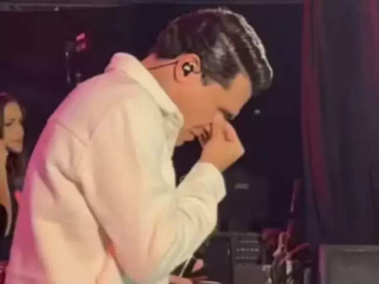 Felipe Ara&uacute;jo chora ao recordar a morte de Cristiano Ara&uacute;jo, h&aacute; 10 anos (Foto: Reprodu&ccedil;&atilde;o)