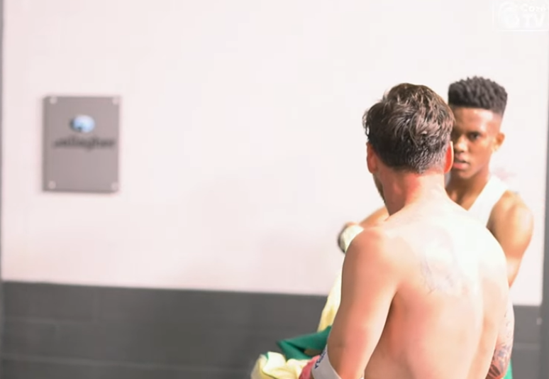 Estêvão troca camisa com Messi