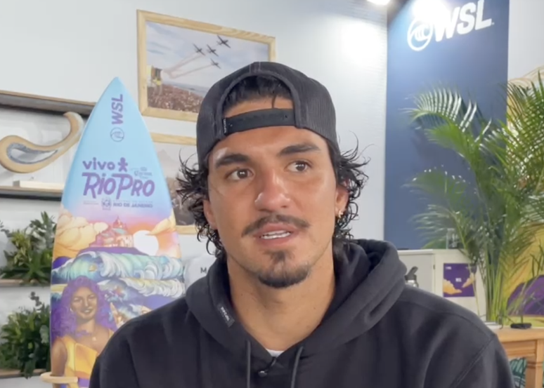 Mesmo afastado por causa de uma lesão, Medina marca presença na Vivo Rio Pro, da WSL, em Saquarema (RJ)