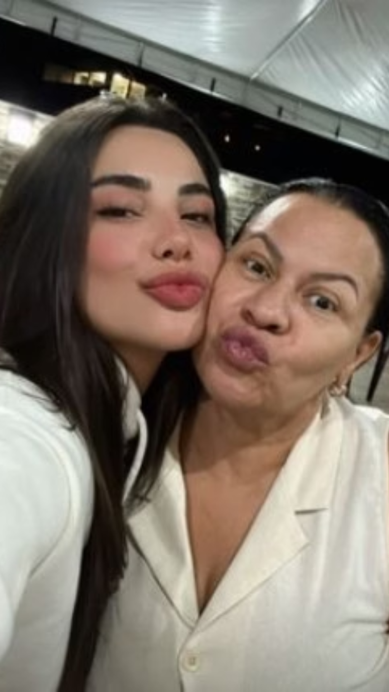 Gabriela Versiani e Dona Ruth, mãe de Marília Mendonça
