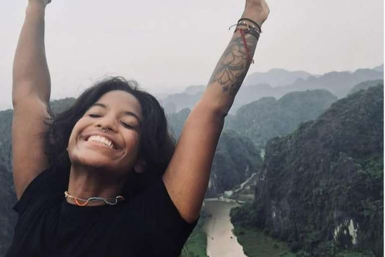 A brasileira Juliana Marins caiu no vulcão Rinjani, na Indonésia, enquanto fazia uma trilha. Equipes tentam fazer o resgate.