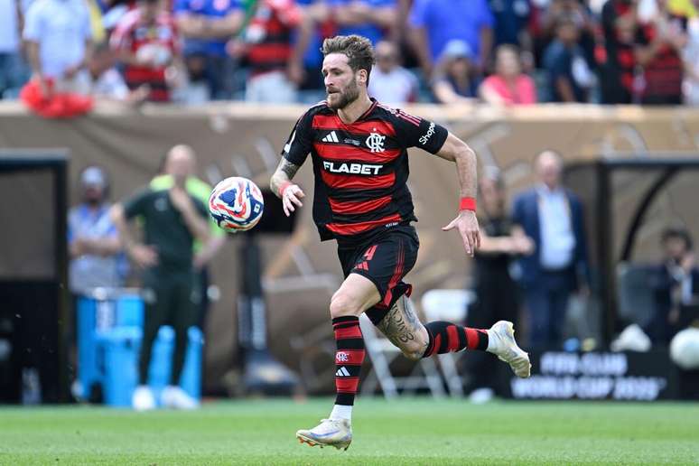 Léo Pereira (Flamengo) durante jogo contra o Chelsea, no dia 20.06.2025 