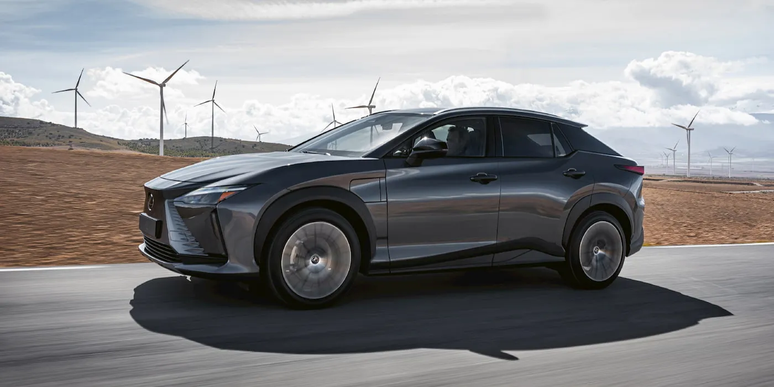 Toyota planeja EVs com alcance de 800 km, depois 1.000 km e até 1.200 km