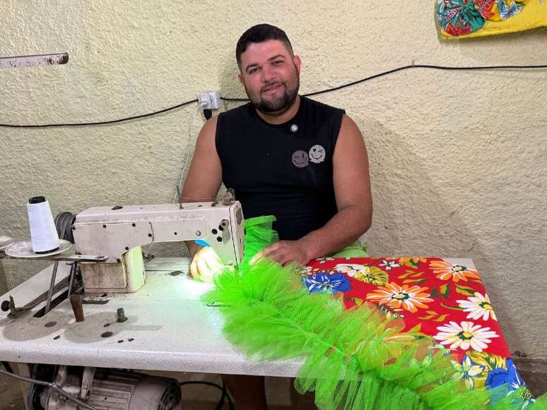 Wagner produz roupas de festa junina