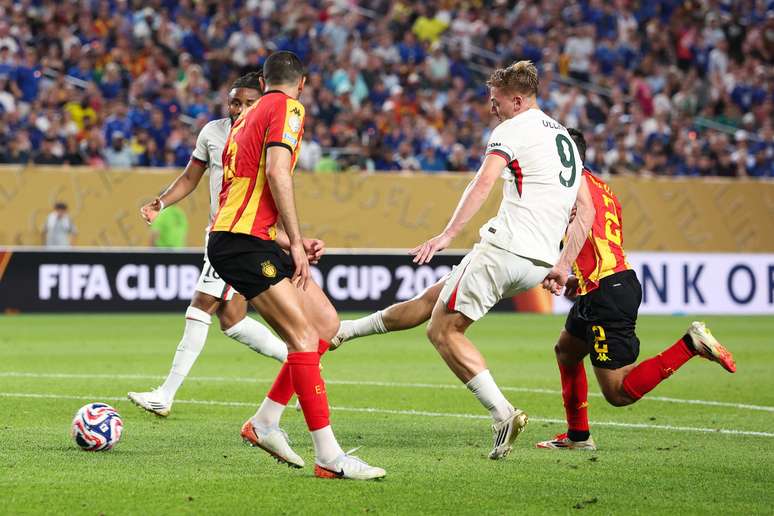 PHILADELPHIA, PENNSYLVANIA &ndash; JUNE 24: Liam Delap #9 of Chelsea FC scores his team&rsquo;s second goal during the FIFA Club World Cup 2025 group D match between Esperance de Tunis and Chelsea FC at Lincoln Financial Field on June 24, 2025 in Philadelphia, Pennsylvania. (Photo by Francois Nel/Getty Images)