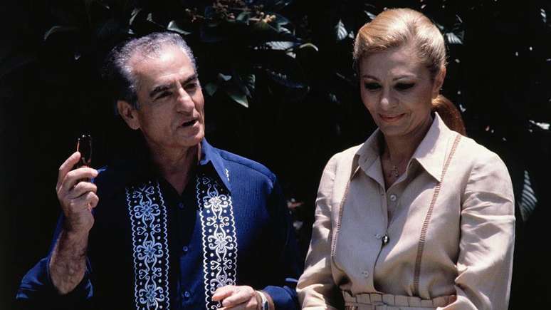 O x&aacute; Mohamed Reza Pahlavi e sua esposa, Shahbano Farah Diba, durante ex&iacute;lio no M&eacute;xico