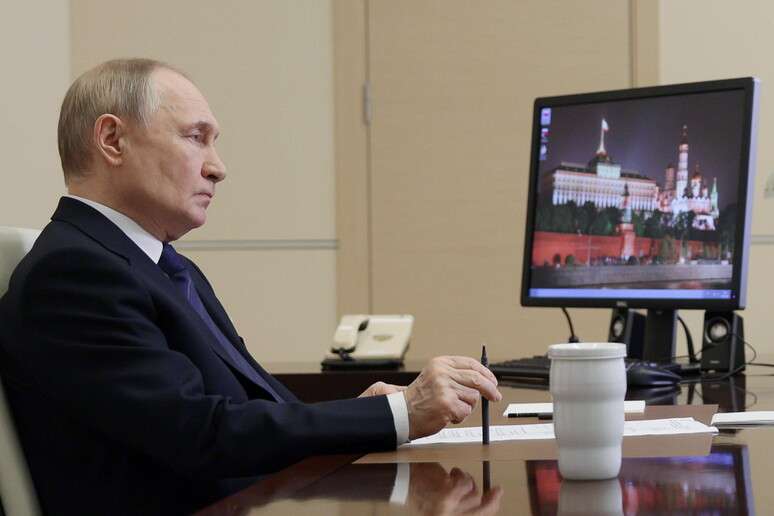 Putin promete participar de Brics por videoconferência