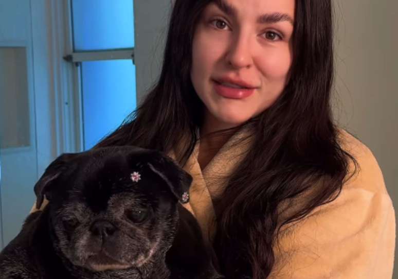 K&eacute;fera segura sua cadela