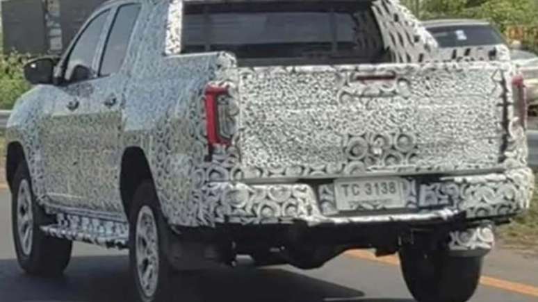 Novo Toyota Hilux 2026 em testes no Iraque