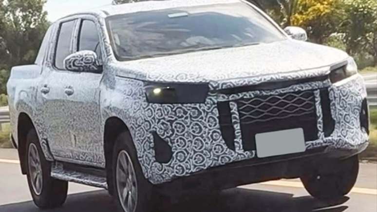 Novo Toyota Hilux 2026 em testes no Iraque