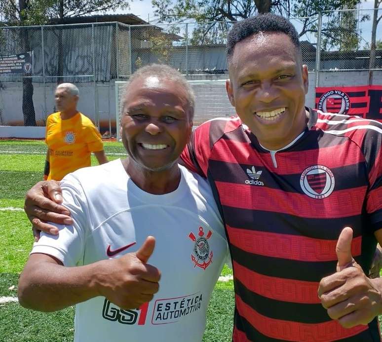 Gilson da Silva, do Flamengo Vila Maria, com Wladimir, ídolo do Corinthians. Ambos usaram muito Kichute na infância.