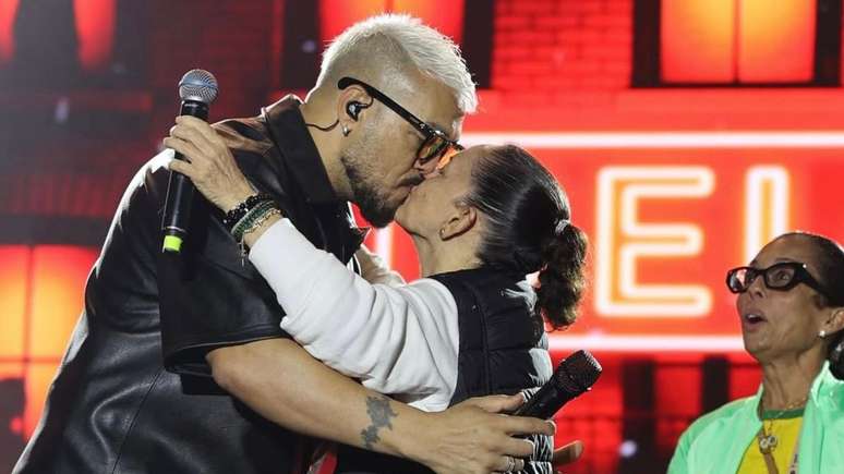  Prefeita de de Conceição do Jacuípe se declarou fã de Belo e pediu um beijo