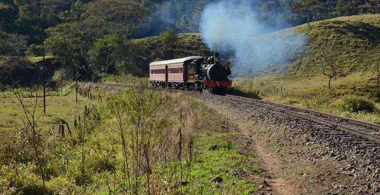 How are the travels on the Serra da Mantiqueira train