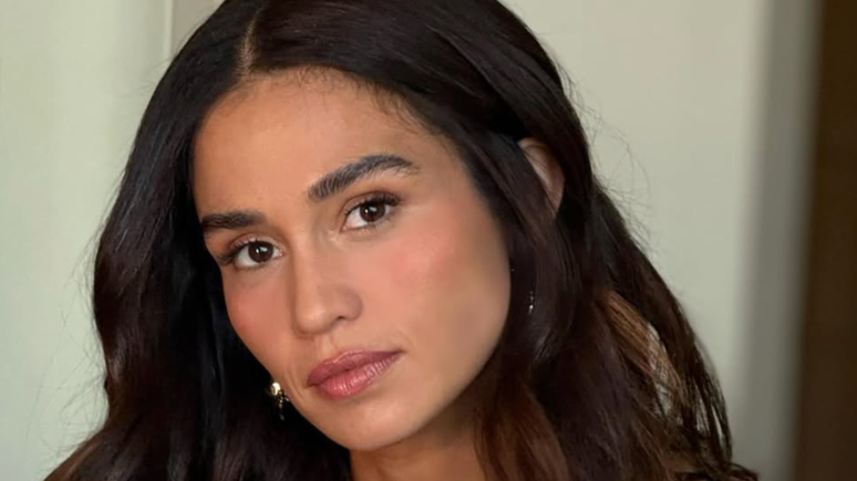 Nanda Costa aparece em momento ultra íntimo e raro com as filhas