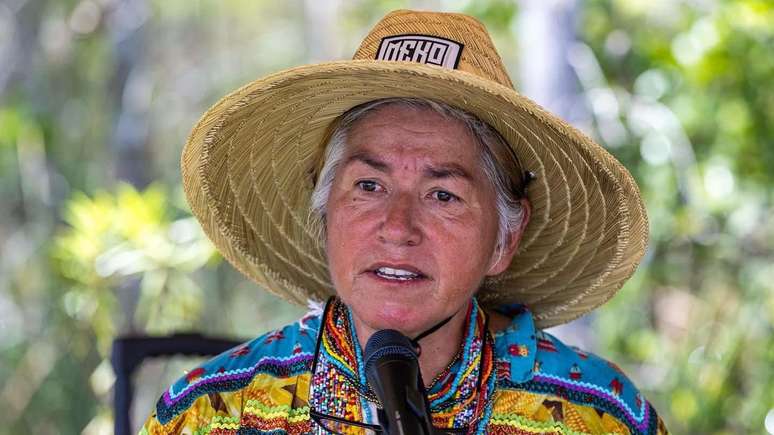 Betty Osceola manifesta sua preocupa&ccedil;&atilde;o com os danos humanos e ambientais que podem ser causados pelo novo centro de deten&ccedil;&atilde;o nos Everglades