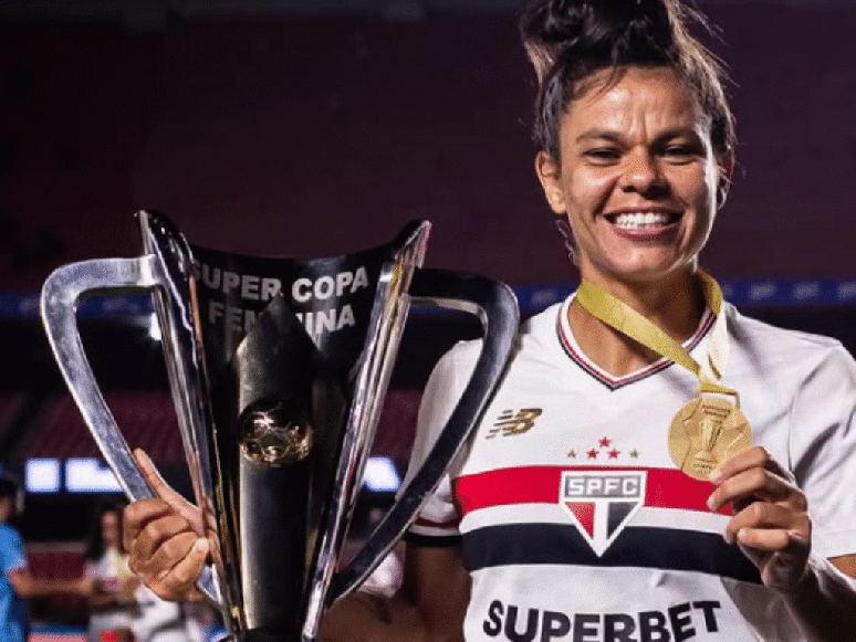 Jogadora de futebol Day Silva se despede do S&atilde;o Paulo 