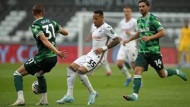 Ronald em a&ccedil;&atilde;o pelo Swansea 