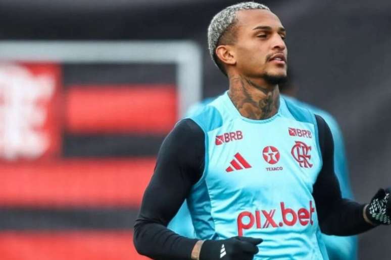Wesley em treino do Flamengo