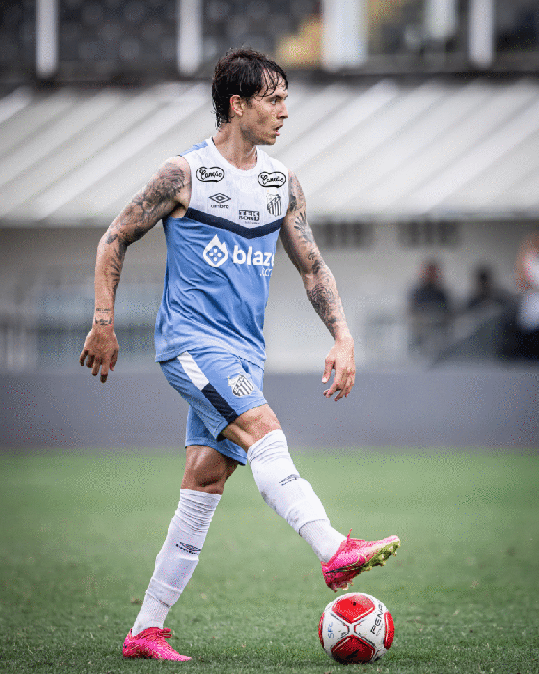Zanocelo during Santos training Zanocelo during Santos training
