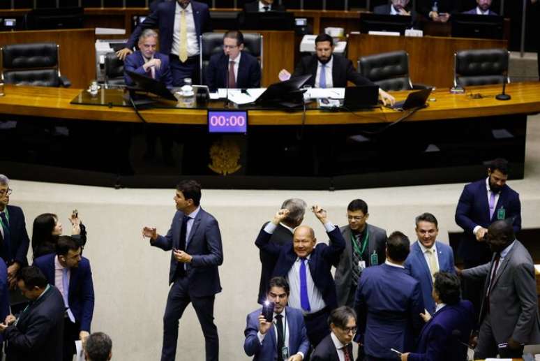 Decisão da Câmara de levar à votação o projeto surpreendeu integrantes do governo