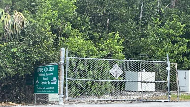Entrada do Aeroporto de Treinamento e Transi&ccedil;&atilde;o Dade-Collier, em Everglades (Fl&oacute;rida, EUA)