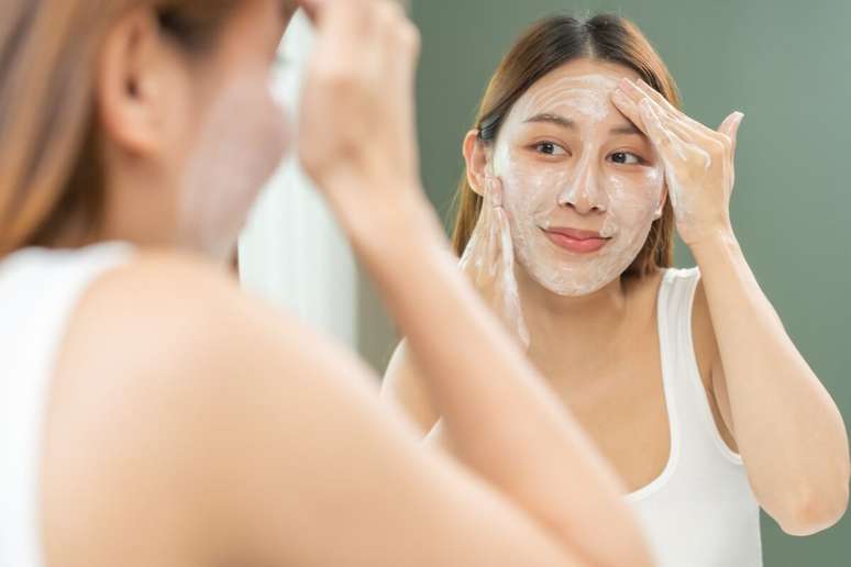 It is indicated that diabetes patients use soft soaps on the skin It is indicated that diabetes patients use soft soaps on the skin