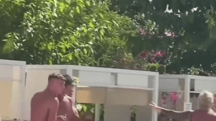 Jogador inglês nocauteia mulher com 'cadeirada' durante briga em hotel de Ibiza