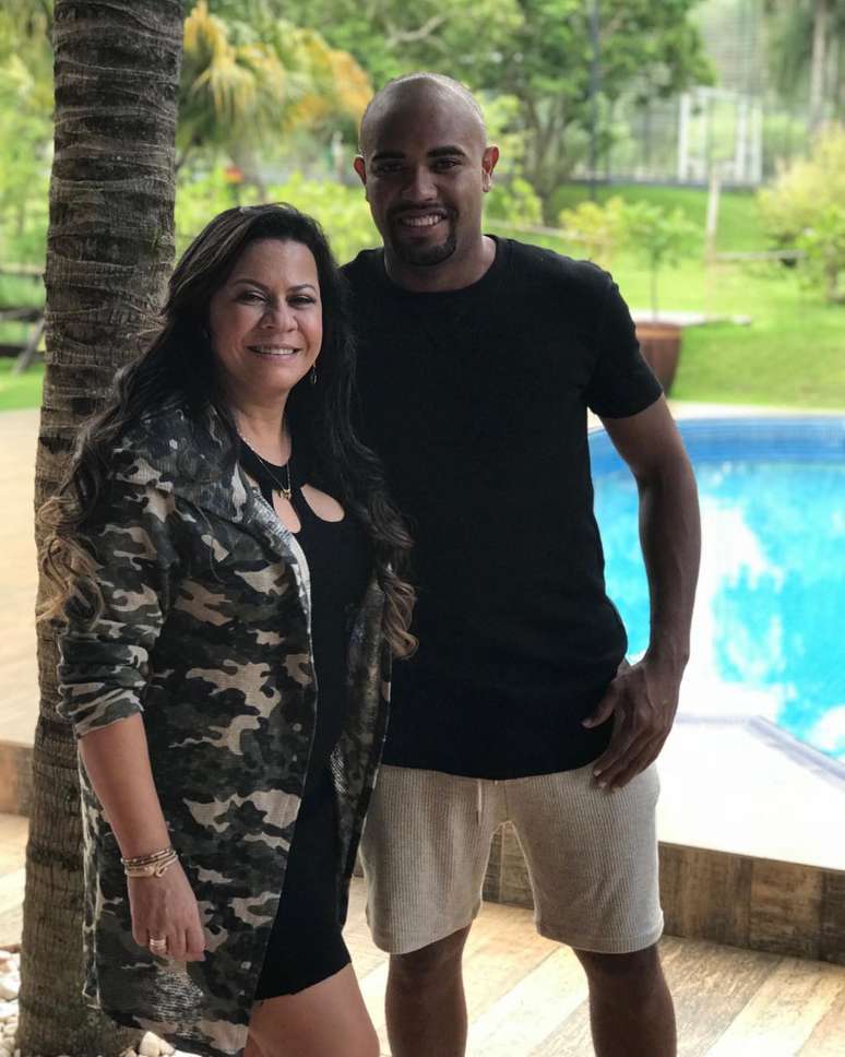 Devy Fabricio posa com Ruth