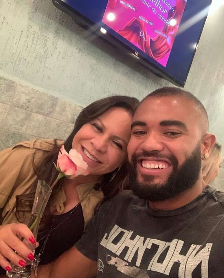 Devy Fabricio posa com Ruth