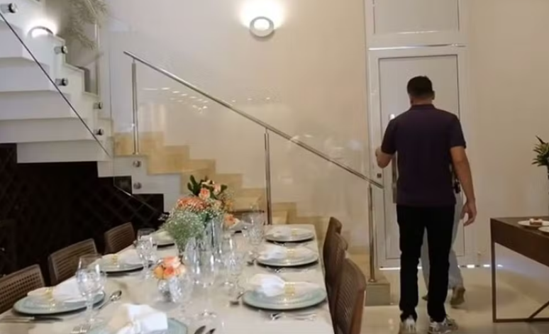 Mans&atilde;o de Mar&iacute;lia Mendon&ccedil;a