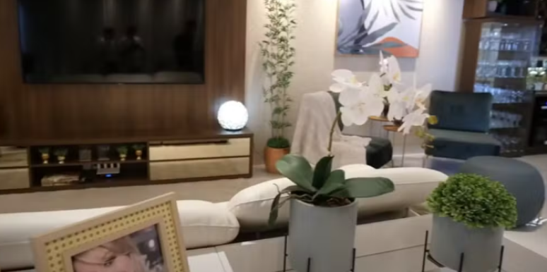 Mans&atilde;o de Mar&iacute;lia Mendon&ccedil;a