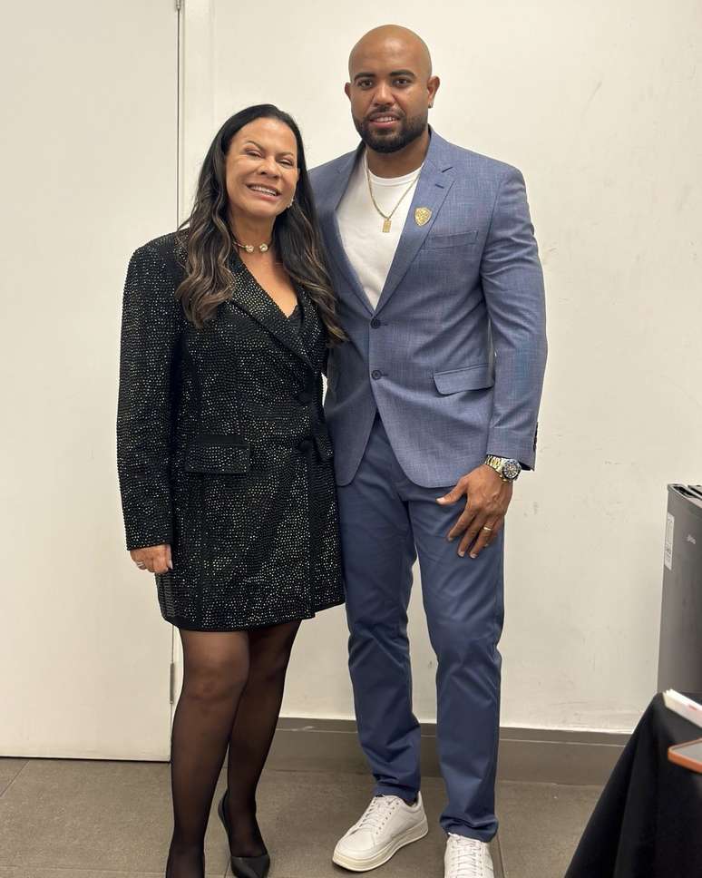 Devy Fabricio posa com Ruth