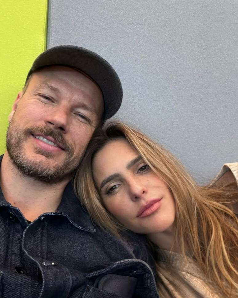 Fernanda Lima poses with her husband, Rodrigo Hillbert Fernanda Lima poses with her husband, Rodrigo Hillbert