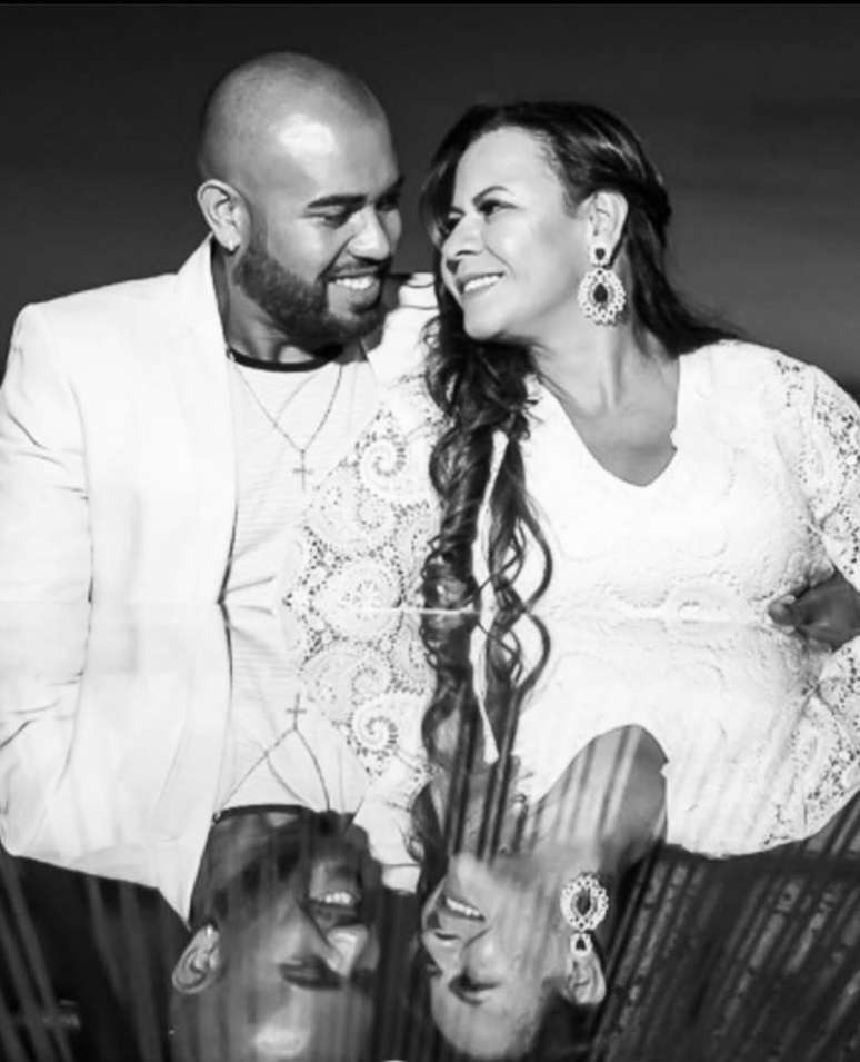 Devy Fabricio posa com Ruth