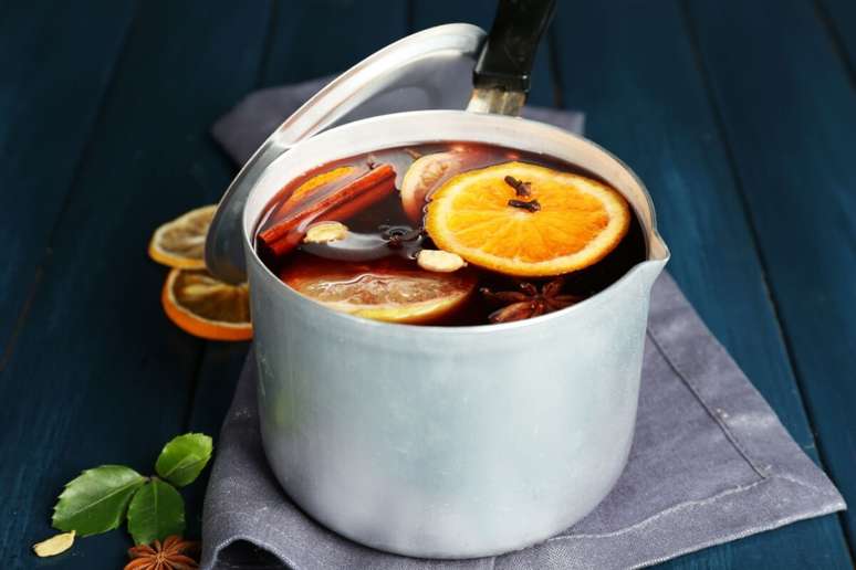 Quent&atilde;o de vinho com laranja 