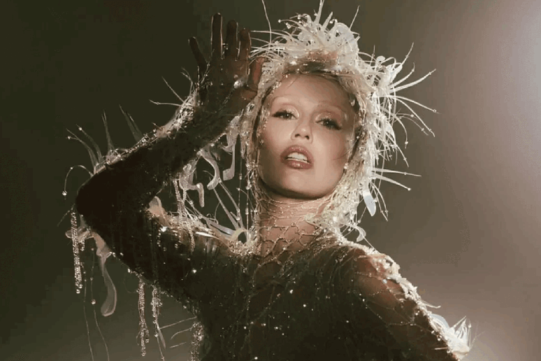 &ldquo;Something Beautiful&rdquo; combina m&uacute;sica e fantasia, apresentando 13 faixas in&eacute;ditas em um formato de &oacute;pera pop cinematogr&aacute;fica 